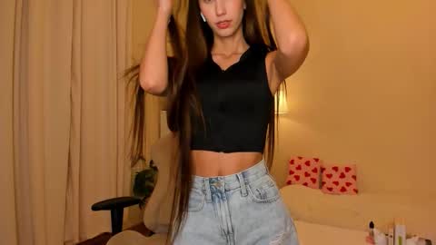 Snapshot of emilyhoston chatting on September 25, 8:01 pm Alina online show from September 25, 8:01 pm