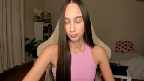 Snapshot of emilyhoston chatting on October 23, 7:23 pm Alina online show from October 23, 7:23 pm