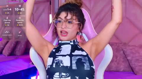 Emilyjonnes  online show from May 2, 8:47 pm