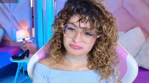 Emilyjonnes  online show from May 5, 9:12 pm