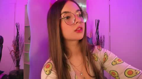 Snapshot of emilykarterr chatting on December 11, 4:09 pm VALEEEN online show from December 11, 4:09 pm