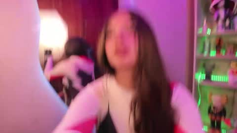 Snapshot of emilykarterr chatting on December 12, 7:15 pm VALEEEN online show from December 12, 7:15 pm