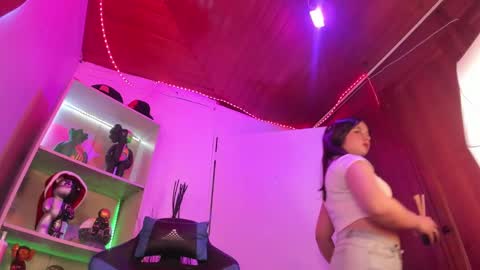 Snapshot of emilykarterr chatting on December 14, 4:09 pm VALEEEN online show from December 14, 4:09 pm