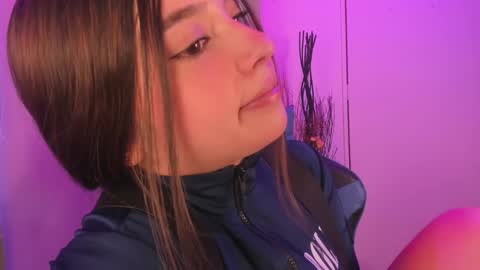 Snapshot of emilykarterr chatting on December 20, 4:04 pm VALEEEN online show from December 20, 4:04 pm