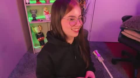 Snapshot of emilykarterr chatting on January 4, 4:00 pm VALEEEN online show from January 4, 4:00 pm