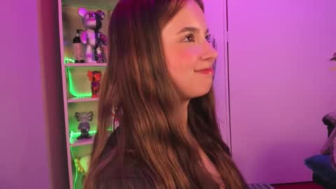 Snapshot of emilykarterr chatting on January 24, 7:39 pm VALEEEN online show from January 24, 7:39 pm