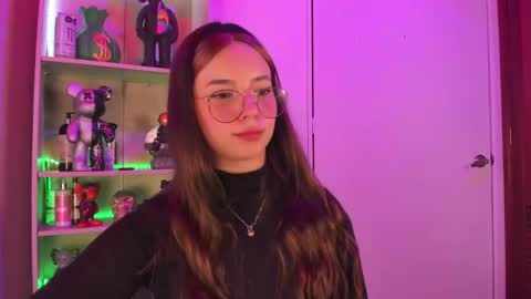 Snapshot of emilykarterr chatting on January 28, 3:57 pm VALEEEN online show from January 28, 3:57 pm