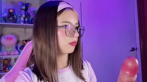 Snapshot of emilykarterr chatting on October 11, 5:11 pm VALEEEN online show from October 11, 5:11 pm