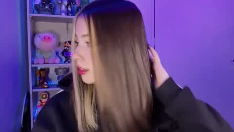 Snapshot of emilykarterr chatting on October 14, 5:14 pm VALEEEN online show from October 14, 5:14 pm