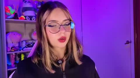 VALEEEN online show from May 4, 3:19 pm