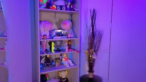 VALEEEN online show from May 11, 3:40 pm