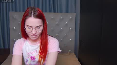EmilyKents online show from December 6, 1:29 am