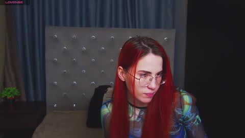EmilyKents online show from December 16, 1:31 am