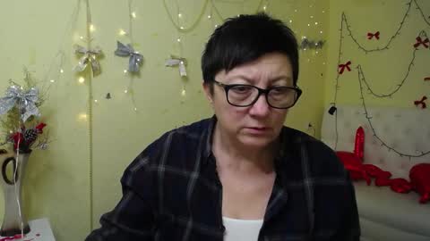 Snapshot of emilyl0vee chatting on January 18, 6:01 pm Emily online show from January 18, 6:01 pm