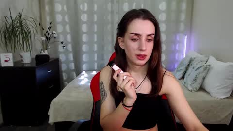 Emyli online show from December 4, 8:51 pm