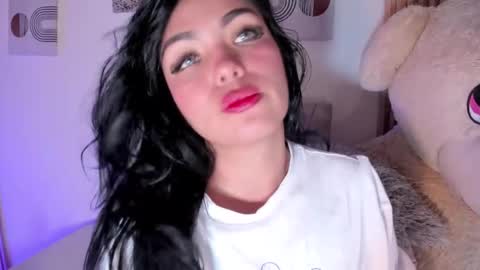 Snapshot of emilylittle_ chatting on December 5, 12:41 am EMILY online show from December 5, 12:41 am