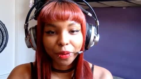 Snapshot of emilylivos chatting on March 16, 2:21 pm Emily Livos online show from March 16, 2:21 pm