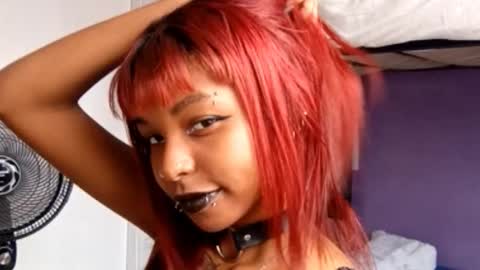 Snapshot of emilylivos chatting on March 21, 2:42 pm Emily Livos online show from March 21, 2:42 pm