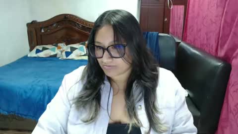 Snapshot of emilylove14 chatting on November 2, 4:37 am Emily Cortez online show from November 2, 4:37 am