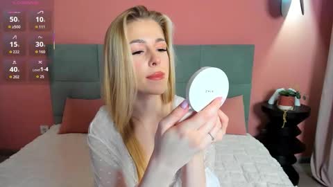 Snapshot of emilymagnificent chatting on March 15, 1:44 am emilymagnificent online show from March 15, 1:44 am