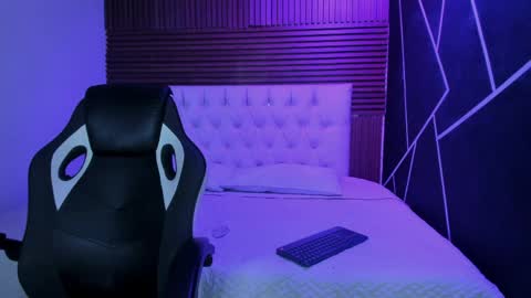 emilymora1_ online show from May 26, 5:36 am