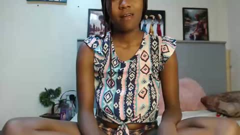 Snapshot of emilyposha chatting on January 22, 12:27 am Emilly online show from January 22, 12:27 am