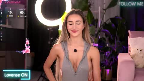 Emily online show from September 23, 2:25 am