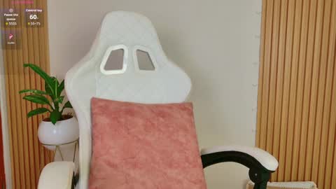 Emily  online show from November 11, 9:42 am