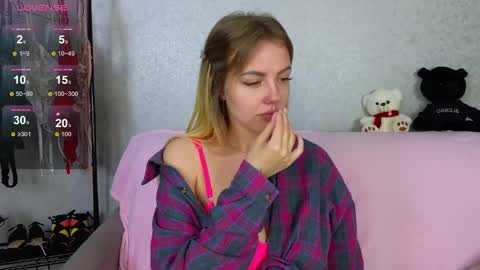 Snapshot of emilyrobbie chatting on February 16, 11:16 pm Emily Robbie online show from February 16, 11:16 pm