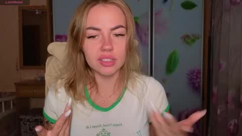 Snapshot of emilyrobbie chatting on October 26, 6:25 pm Emily Robbie online show from October 26, 6:25 pm