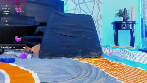         online show from January 25, 12:37 pm