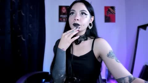 Snapshot of emilyrymer chatting on October 16, 6:53 pm Emily Support me to have 100 likes plx online show from October 16, 6:53 pm