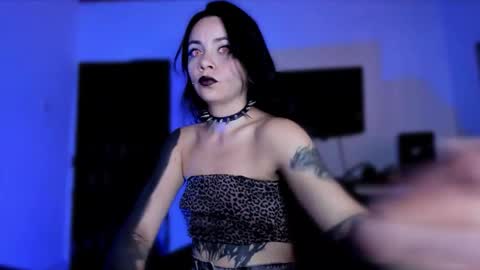 Snapshot of emilyrymer chatting on March 30, 7:04 pm Emily Support me to have 100 likes plx online show from March 30, 7:04 pm