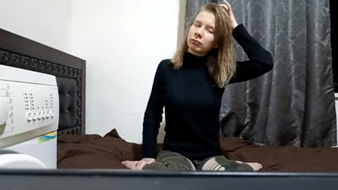 Snapshot of emilysaechao chatting on February 18, 5:53 pm Emily online show from February 18, 5:53 pm