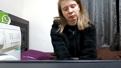 Snapshot of emilysaechao chatting on February 19, 6:37 pm Emily online show from February 19, 6:37 pm