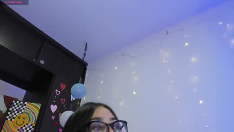 Snapshot of emilytafur chatting on January 9, 2:22 am Emy online show from January 9, 2:22 am
