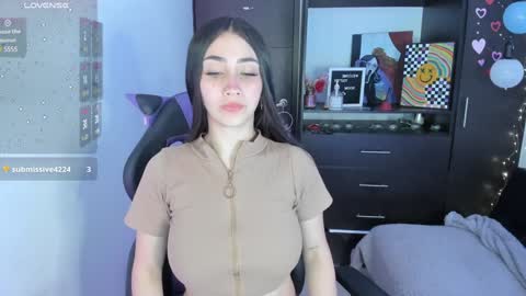 Snapshot of emilytafur chatting on January 13, 6:38 pm Emy online show from January 13, 6:38 pm