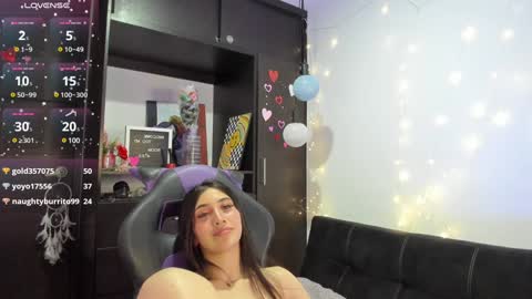 Snapshot of emilytafur chatting on February 5, 6:35 am Emy online show from February 5, 6:35 am