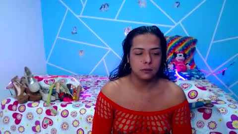 Snapshot of emilytssweet chatting on November 1, 7:27 pm Emily online show from November 1, 7:27 pm