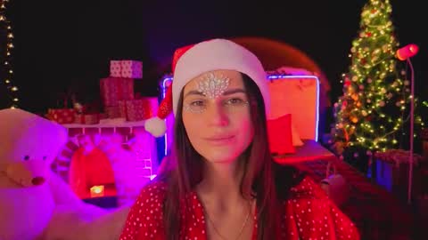 Snapshot of emilytucker chatting on December 22, 2:41 am Emily online show from December 22, 2:41 am