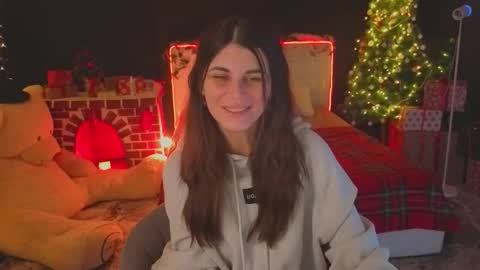 Snapshot of emilytucker chatting on January 10, 2:35 am Emily online show from January 10, 2:35 am