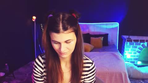 Snapshot of emilytucker chatting on February 6, 9:34 am Emily online show from February 6, 9:34 am