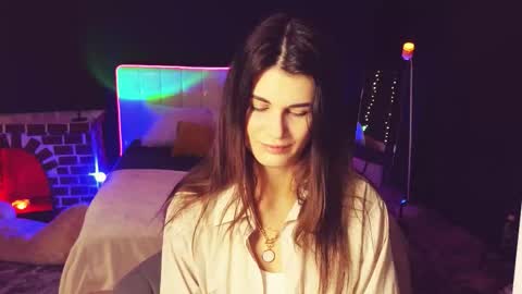 Snapshot of emilytucker chatting on February 8, 3:32 am Emily online show from February 8, 3:32 am