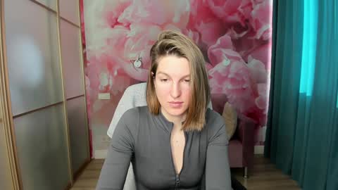 Snapshot of emilywalkers chatting on December 20, 8:06 am EmilyWalkers online show from December 20, 8:06 am
