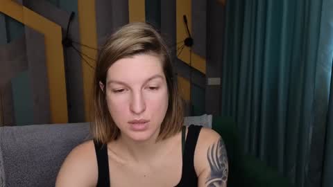 Snapshot of emilywalkers chatting on December 22, 7:33 am EmilyWalkers online show from December 22, 7:33 am