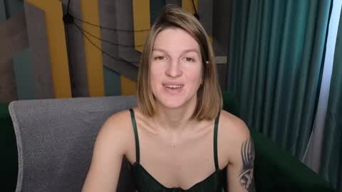 Snapshot of emilywalkers chatting on December 22, 10:38 am EmilyWalkers online show from December 22, 10:38 am