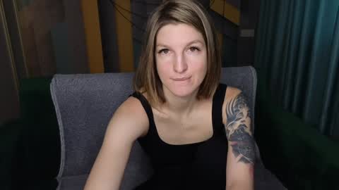 Snapshot of emilywalkers chatting on December 26, 8:07 am EmilyWalkers online show from December 26, 8:07 am