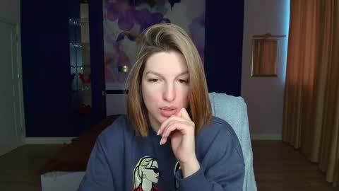 Snapshot of emilywalkers chatting on January 19, 7:15 am EmilyWalkers online show from January 19, 7:15 am
