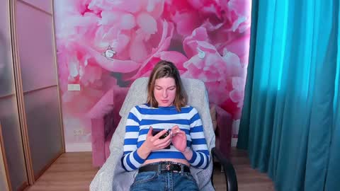 Snapshot of emilywalkers chatting on February 2, 7:30 am EmilyWalkers online show from February 2, 7:30 am