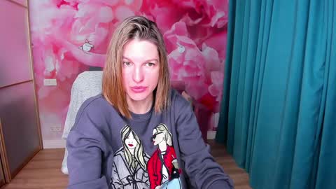 Snapshot of emilywalkers chatting on February 3, 7:51 am EmilyWalkers online show from February 3, 7:51 am